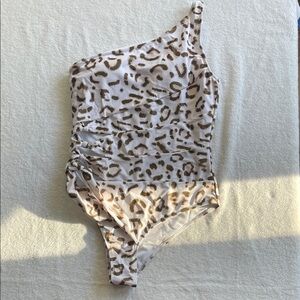 One-Shoulder Leopard Print One-Piece Swimsuit - White/Brown